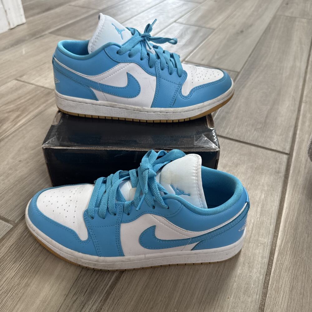 Size 8 Nike Air Jordan 1 Low White Powder Blue Gum Women Sneakers DC0774-104 - Picture 2 of 8